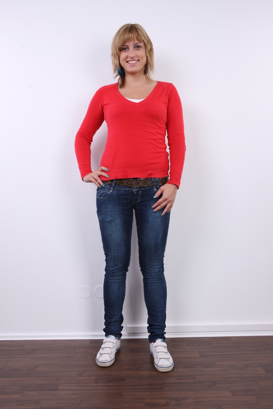 2. Download full pics of Martina (23) from czechcasting.com