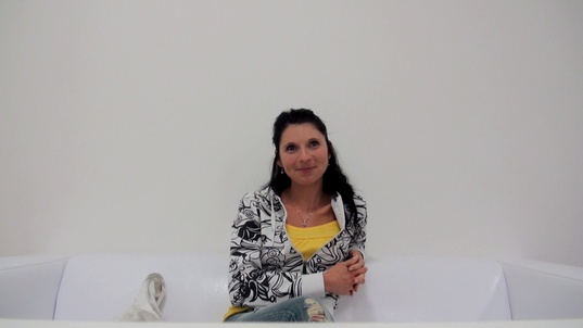 1. Download full pics of Kateřina (27) from czechcasting.com