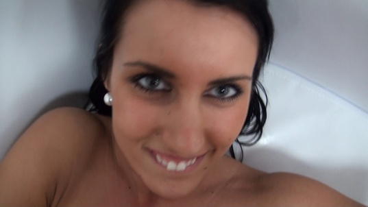 7. Download full pics of Lucie (21) from czechcasting.com