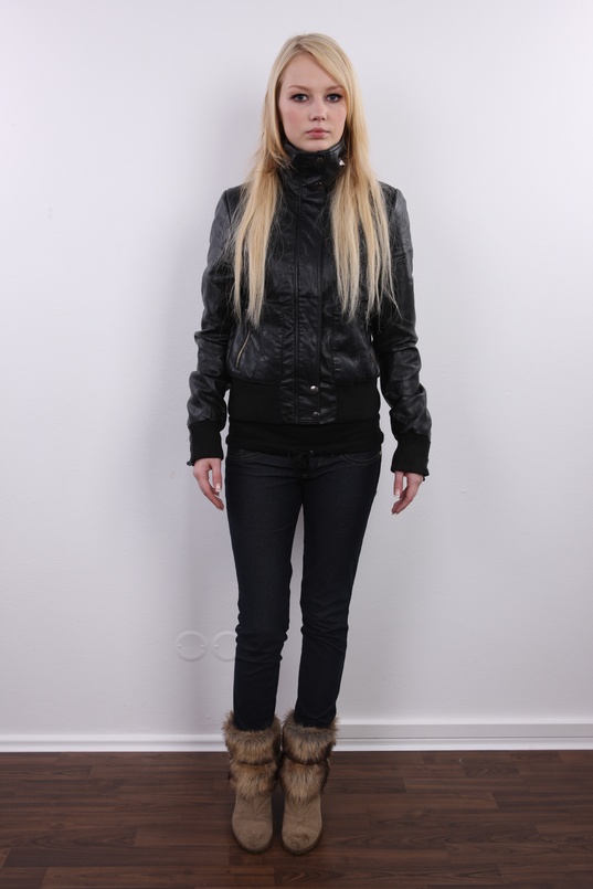 2. Download full pics of Sarka (18) from czechcasting.com