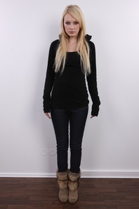 3. Download full pics of Sarka (18) from czechcasting.com