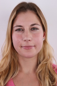 1. Download full pics of Zdenka (26) from czechcasting.com