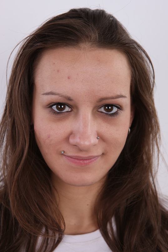 1. Download full pics of Sarka (26) from czechcasting.com