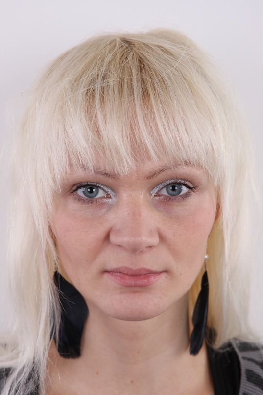 1. Download full pics of Veronika (28) from czechcasting.com