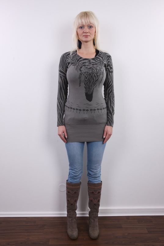 2. Download full pics of Veronika (28) from czechcasting.com