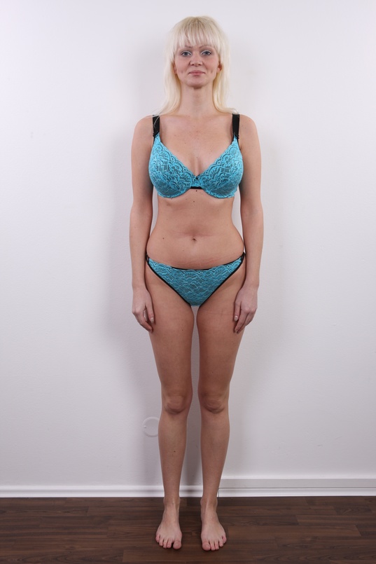 9. Download full pics of Veronika (28) from czechcasting.com