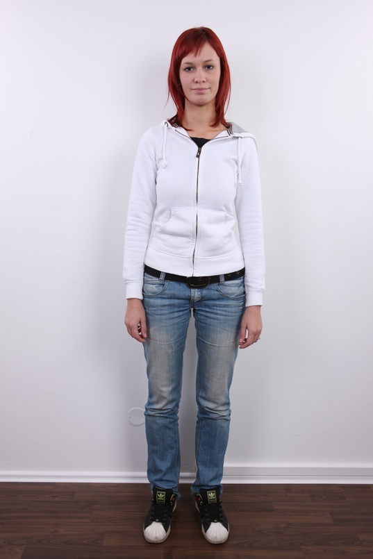 2. Download full pics of Pavlina (21) from czechcasting.com