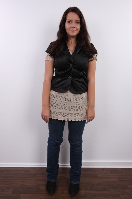 2. Download full pics of Nikola (19) from czechcasting.com