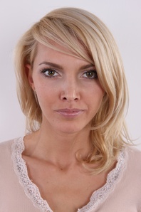 1. Download full pics of Jitka (24) from czechcasting.com