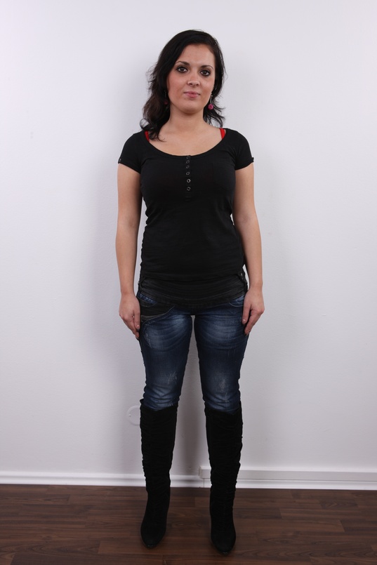 2. Download full pics of Nikola (22) from czechcasting.com