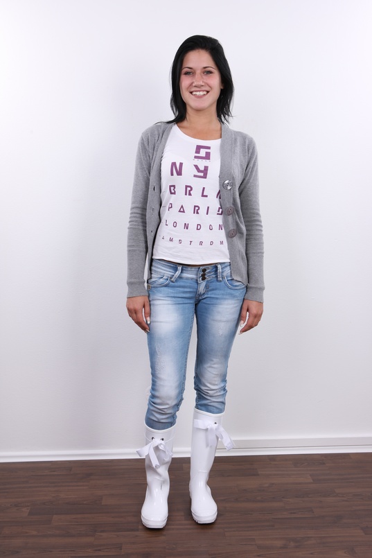 2. Download full pics of Lucie (22) from czechcasting.com