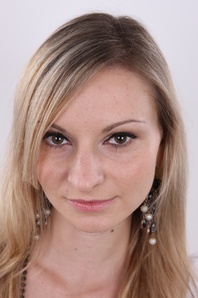 1. Download full pics of Zuzana (24) from czechcasting.com