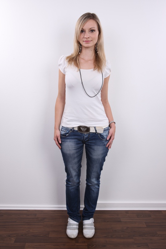 2. Download full pics of Zuzana (24) from czechcasting.com