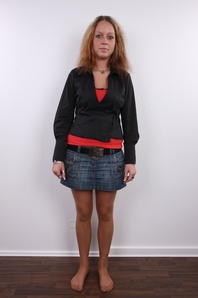 2. Download full pics of Alice (20) from czechcasting.com