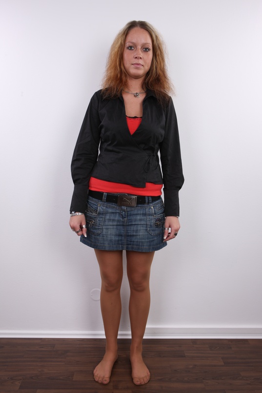 2. Download full pics of Alice (20) from czechcasting.com