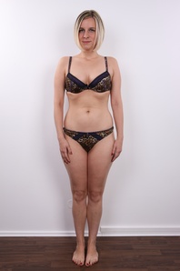 5. Download full pics of Monika (25) from czechcasting.com