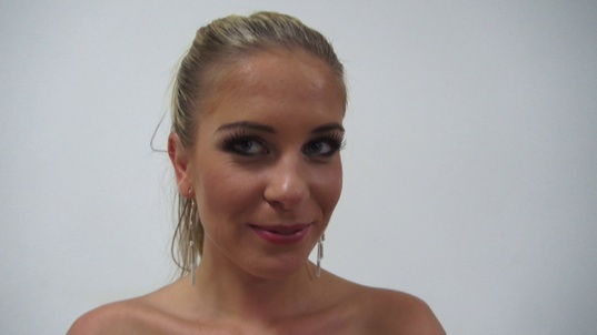 2. Download full pics of Renata (23) from czechcasting.com