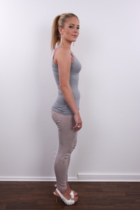 3. Download full pics of Renata (23) from czechcasting.com