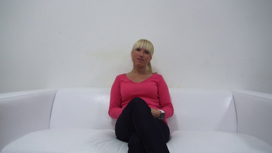 1. Download full pics of Veronika (23) from czechcasting.com