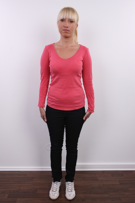 2. Download full pics of Veronika (23) from czechcasting.com