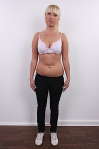 4. Download full pics of Veronika (23) from czechcasting.com