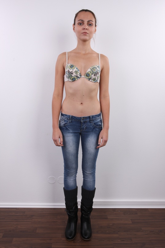 5. Download full pics of Veronika (23) from czechcasting.com