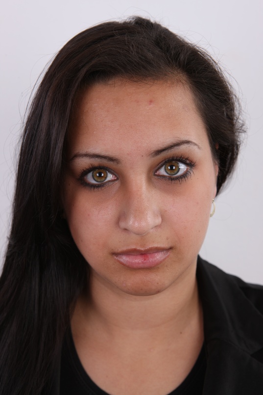 1. Download full pics of Erika (20) from czechcasting.com