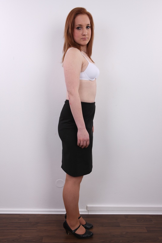 6. Download full pics of Veronika (20) from czechcasting.com