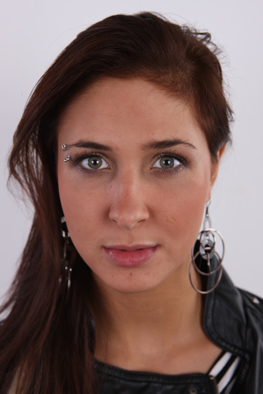 1. Download full pics of Dominika (20) from czechcasting.com