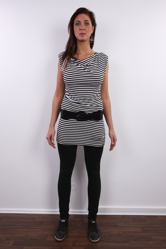 3. Download full pics of Dominika (20) from czechcasting.com