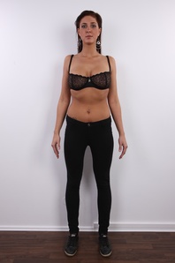 5. Download full pics of Dominika (20) from czechcasting.com