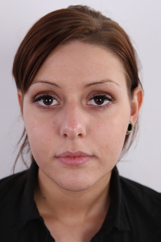 1. Download full pics of Denisa (21) from czechcasting.com