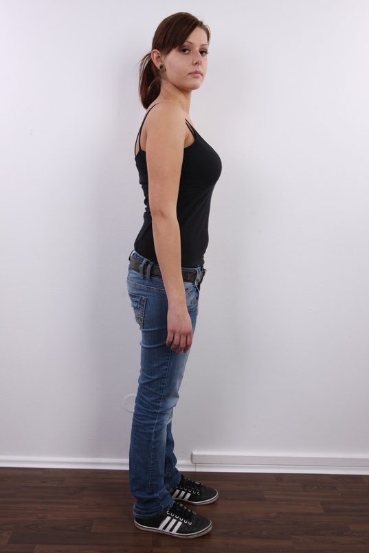 4. Download full pics of Denisa (21) from czechcasting.com