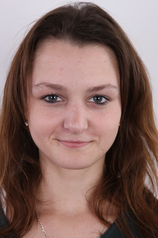 1. Download full pics of Eliska (18) from czechcasting.com