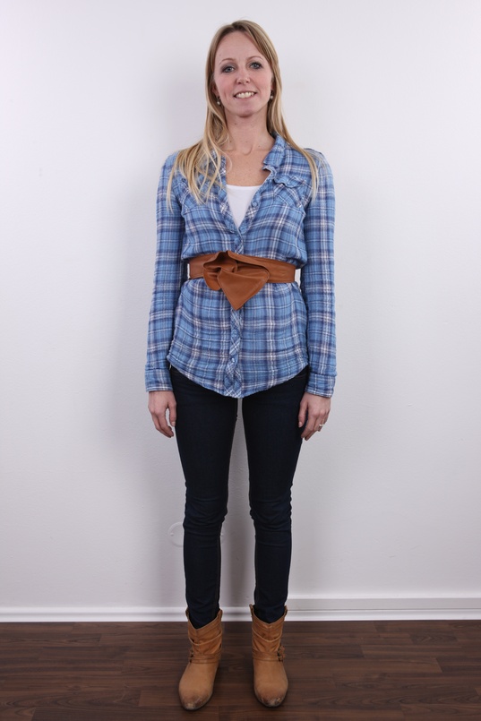 2. Download full pics of Zuzana (32) from czechcasting.com