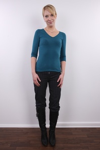 1. Download full pics of Tereza (26) from czechcasting.com