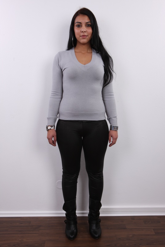 2. Download full pics of Anna (19) from czechcasting.com