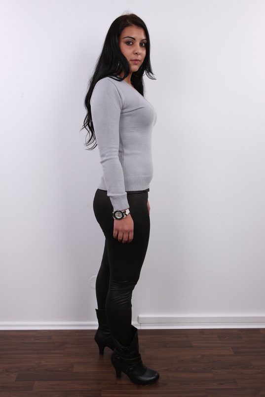 3. Download full pics of Anna (19) from czechcasting.com