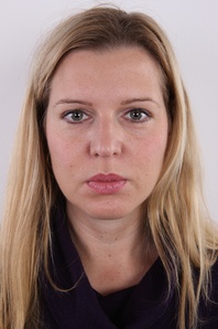 1. Download full pics of Alice (34) from czechcasting.com