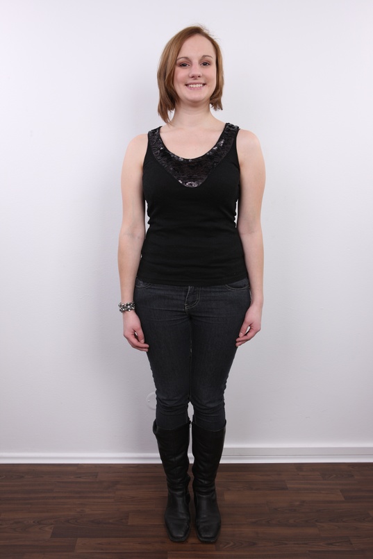 2. Download full pics of Dominika (19) from czechcasting.com