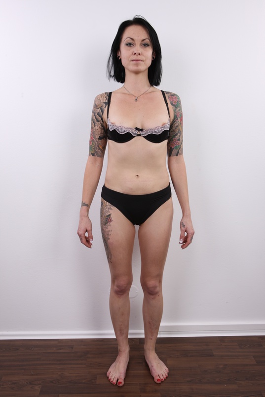 8. Download full pics of Lucie (29) from czechcasting.com