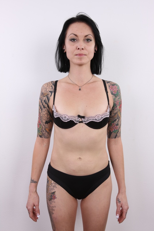 10. Download full pics of Lucie (29) from czechcasting.com