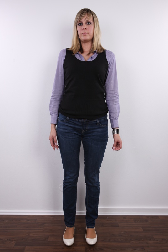 2. Download full pics of Michaela (24) from czechcasting.com