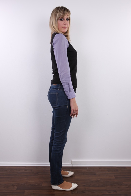 3. Download full pics of Michaela (24) from czechcasting.com