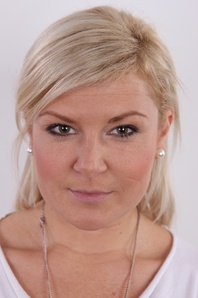 1. Download full pics of Tereza (22) from czechcasting.com