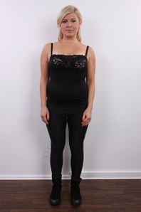 3. Download full pics of Tereza (22) from czechcasting.com