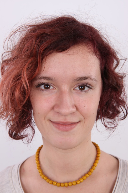 1. Download full pics of Tereza (19) from czechcasting.com