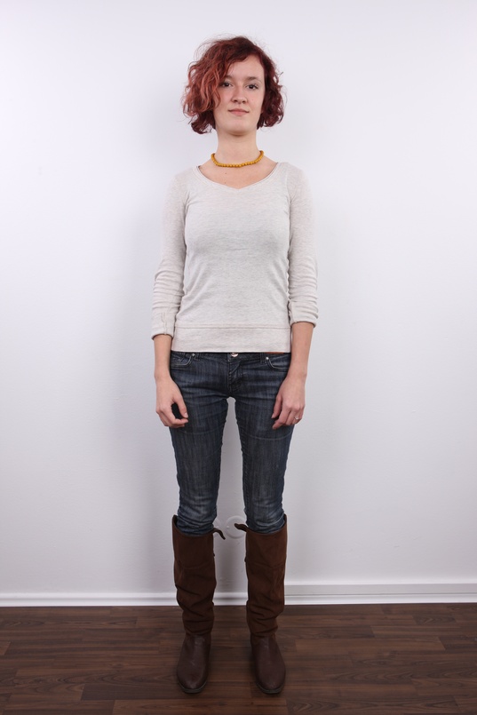 2. Download full pics of Tereza (19) from czechcasting.com