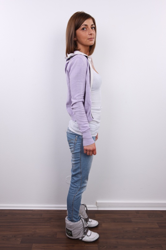 3. Download full pics of Alexandra (25) from czechcasting.com