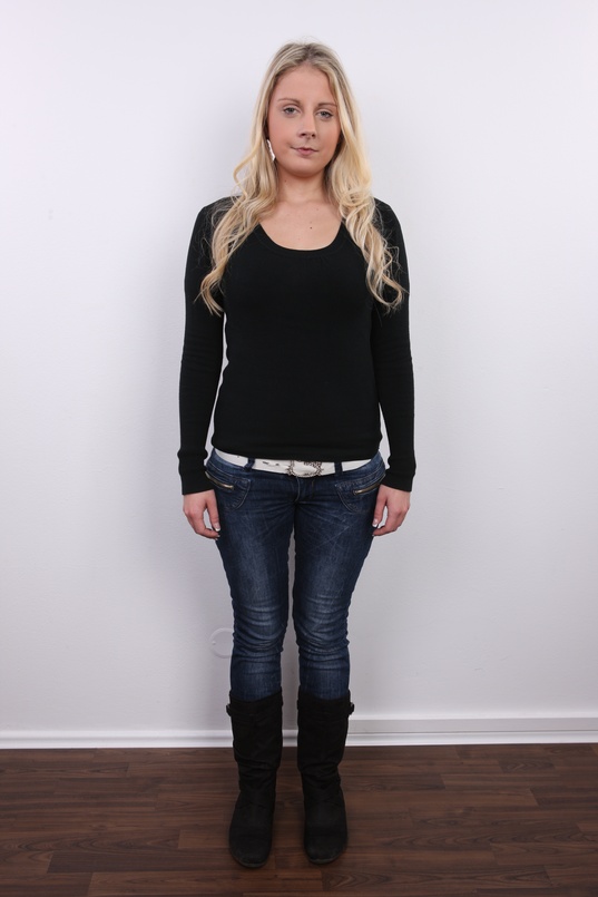 2. Download full pics of Ulrika (21) from czechcasting.com